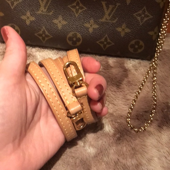 Rare/Discontinued Red Pallas Clutch - Picture 7 of 8